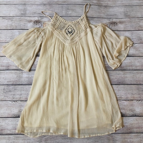 Lulu's Cold Shoulder Shift Crochet Dress Size S - Picture 2 of 8